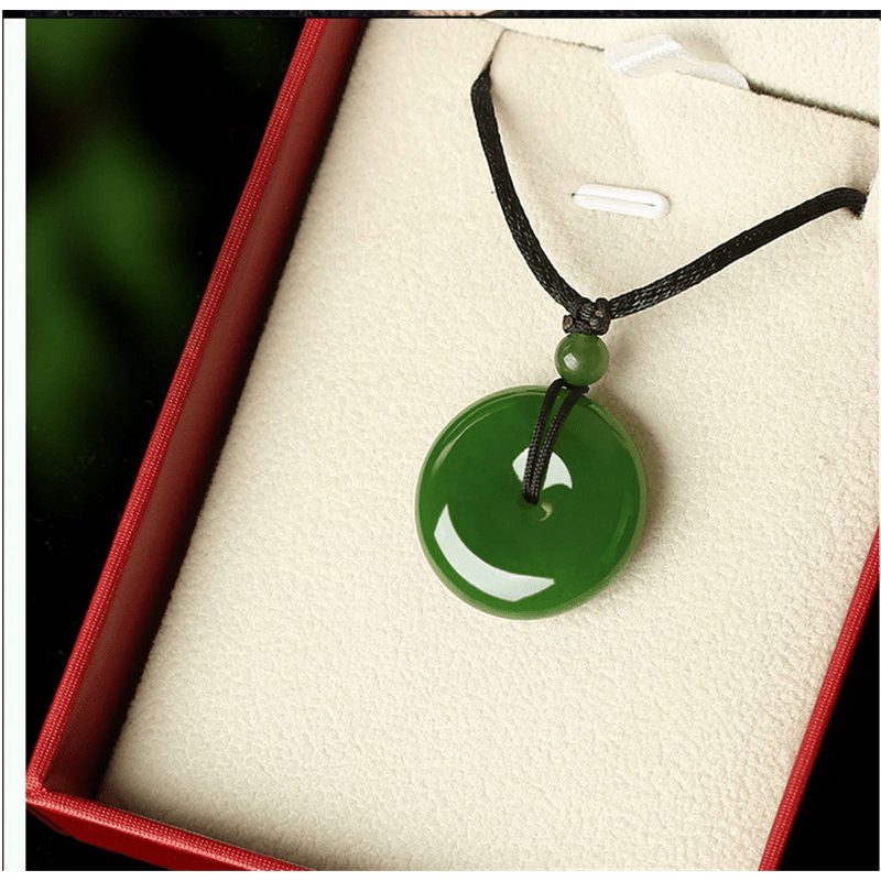 Unisex Green Peace Knot Pendant Necklace, Stylish and Versatile